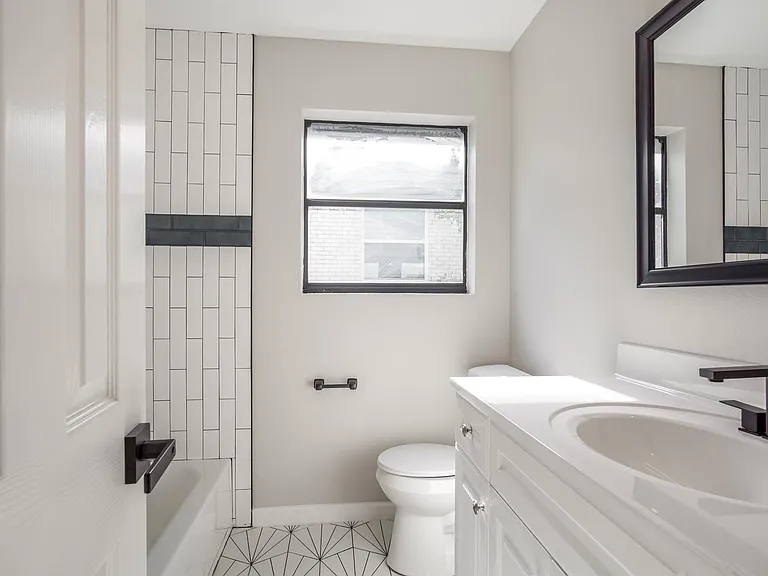 1325 Cloverdale Dr — Photo 14
