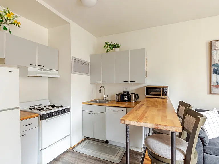 202 W 102nd St #3ER — Photo 4