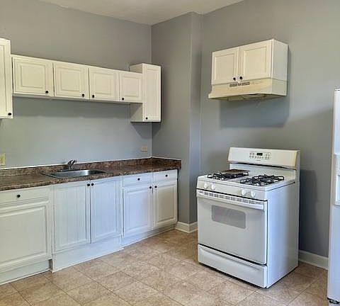 2nd image of 928 N Lawndale Ave APT 2