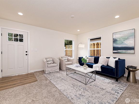 2nd image of 121 E Ashwood Lane