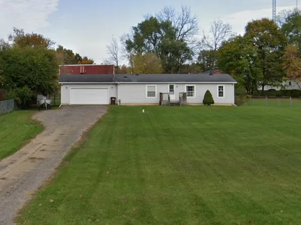 5040 E Berry Rd, Pleasant Lake, MI 49272
