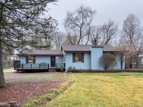 10629 Nine Mile Rd, Whitmore Lake, MI 48189