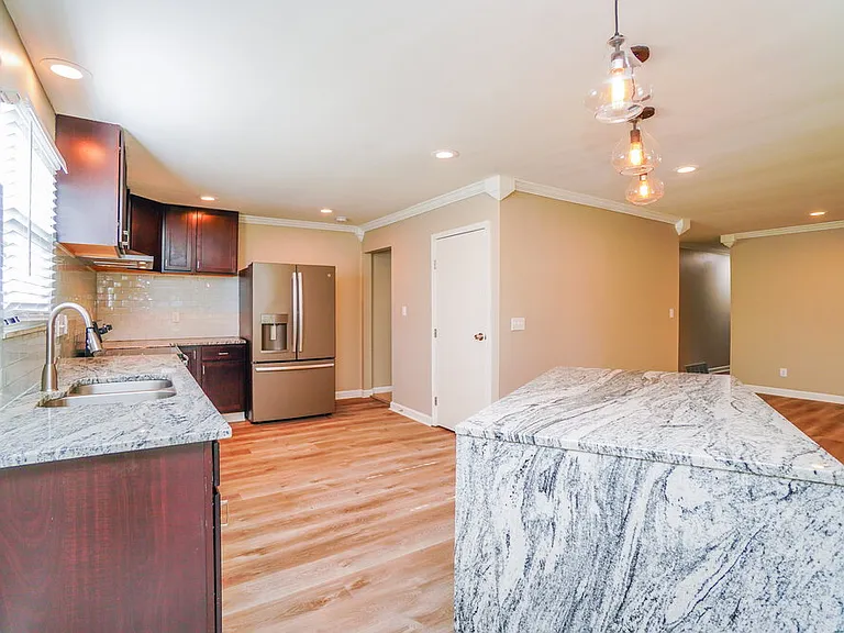 800 Caroway Blvd — Photo 9
