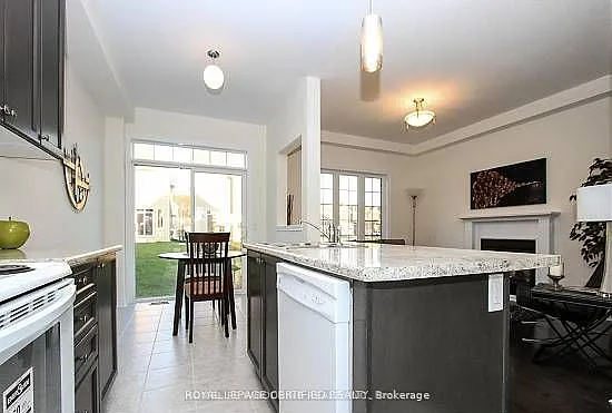 683 Baldwin Cres — Photo 6