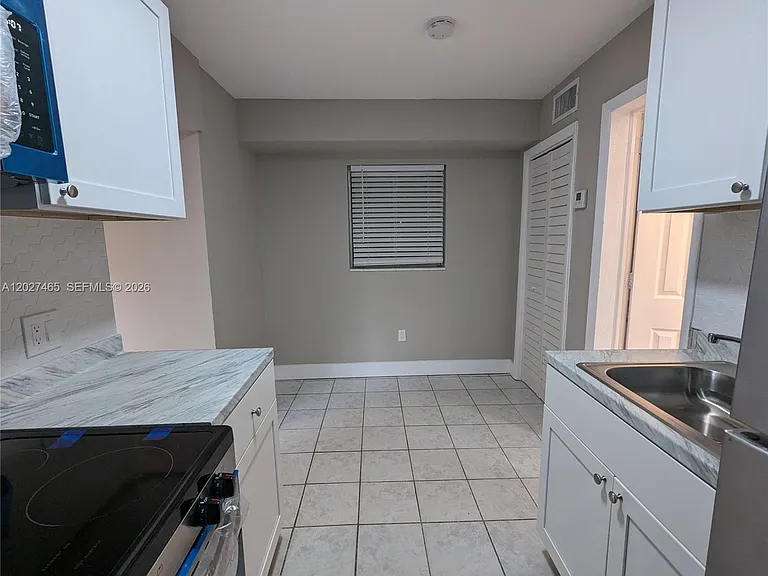 987 NE 131st St #4 — Photo 5