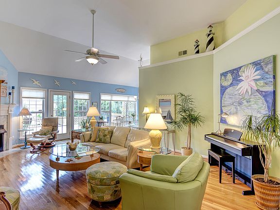 5th image of 706 Paisley Court