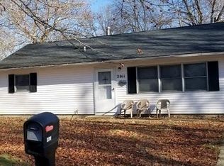 2011 Greendale Dr, Champaign, IL 61821