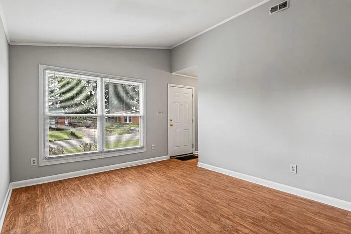 3 bed, 2.0 bath, 1200 sqft, $1,550 — Photo 2