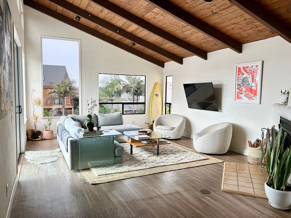 1st image of 2467 Newcastle Ave