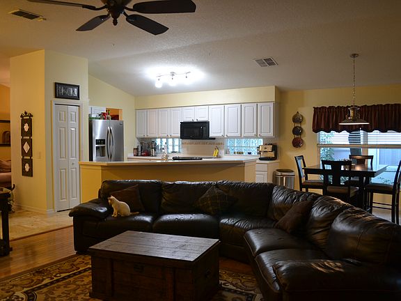 5th image of 2212 Green Oaks Ln