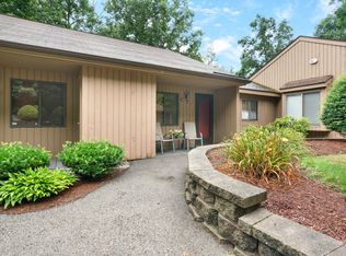 23 Essex Green Ct #23, Merrimack, NH 03054