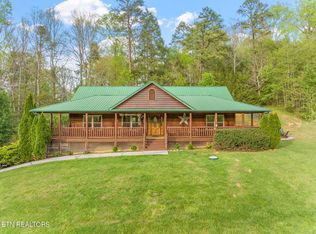 3355 Clear Valley Dr, Sevierville, TN 37862