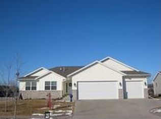 199 Jennifer Dr, Robins, IA 52328