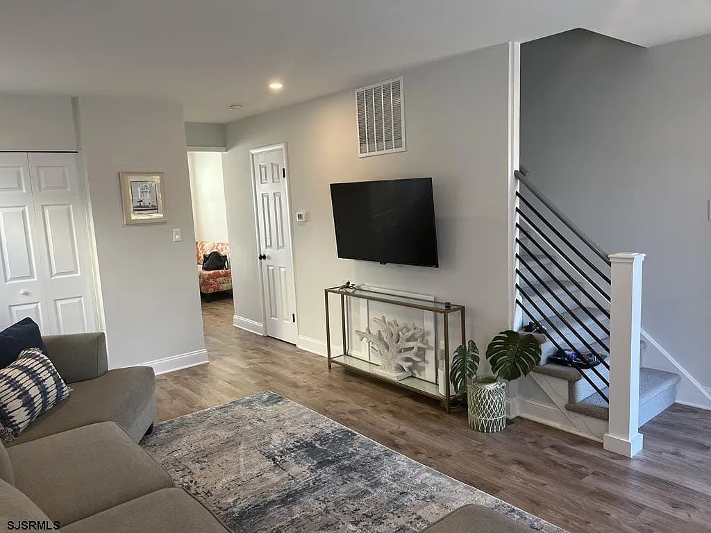 2 bed, 1.5 bath, $2,300 — Photo 3