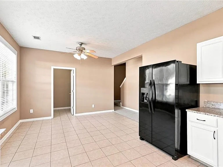 3063 Kentmere Dr — Photo 9