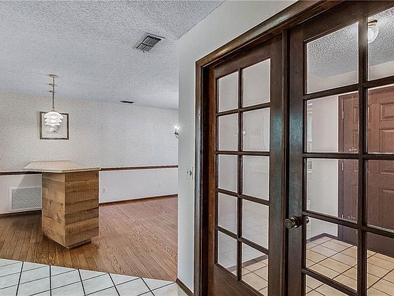4th image of 445 Stinnett Dr