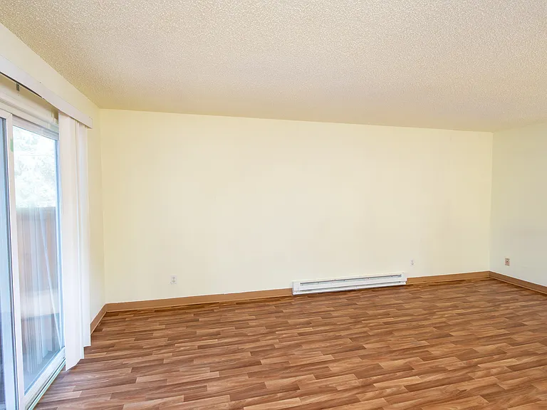 1692 SE Walnut St #10 — Photo 5