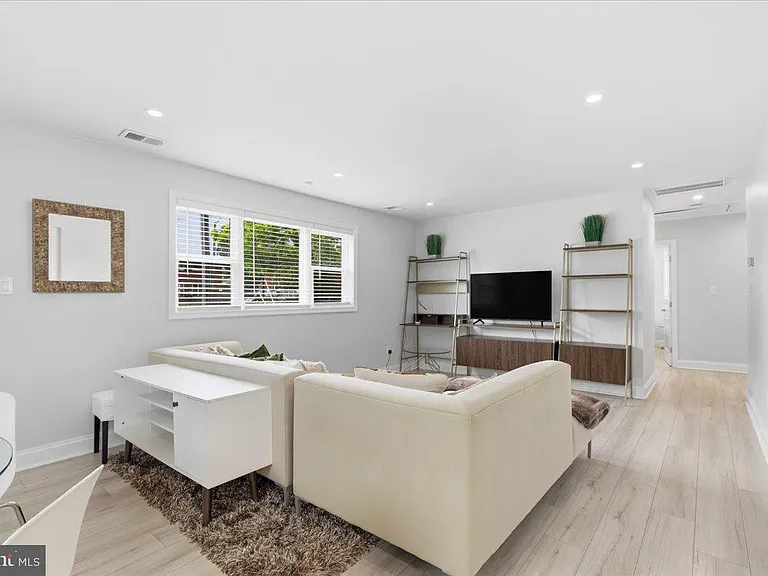 3823 Duke St — Photo 2