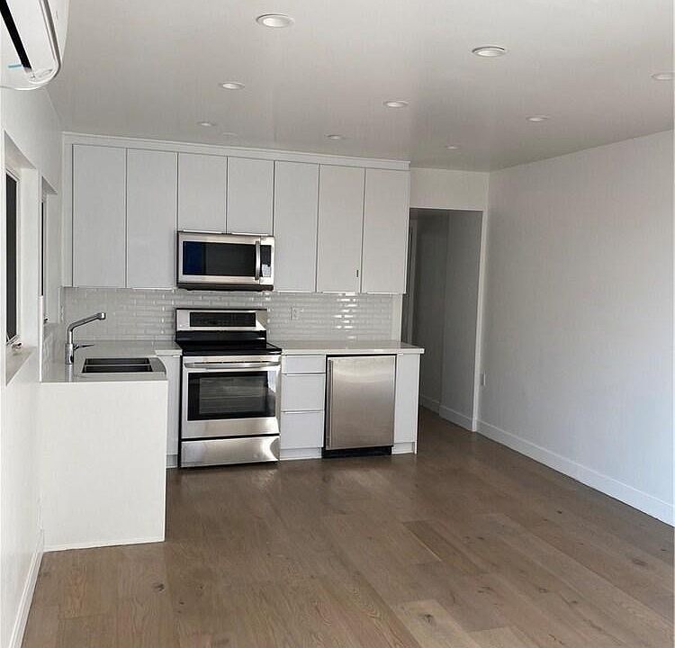 1st image of 1201 Bayview Dr #B