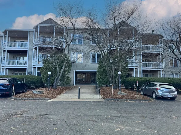 23 Randolph Pl APT 304, Northampton, MA 01060