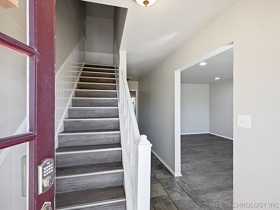 5th image of 9447 E 40th Pl