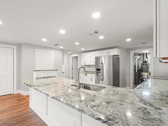 2nd image of 112 Thomas Dr