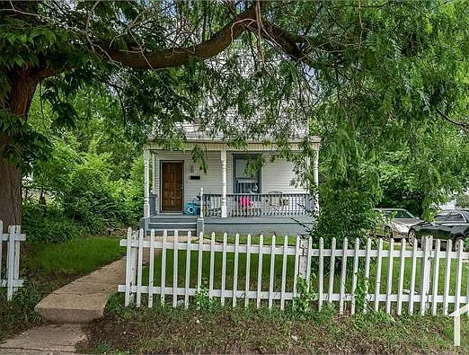 1121 Preston St — Photo 5