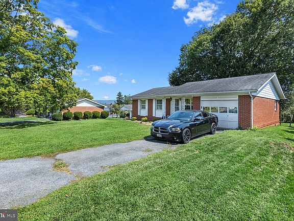 3rd image of 348 Logan Cir