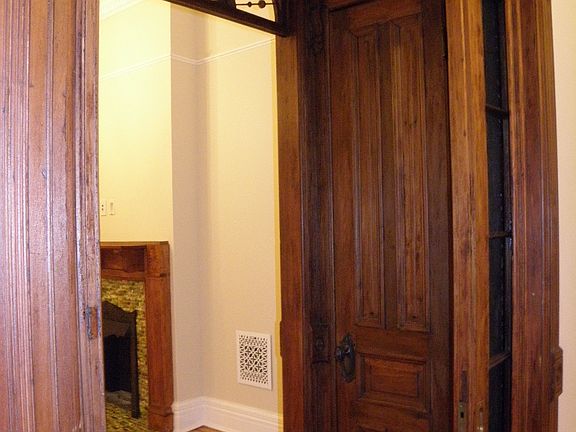 4th image of 473 Jefferson Ave #2