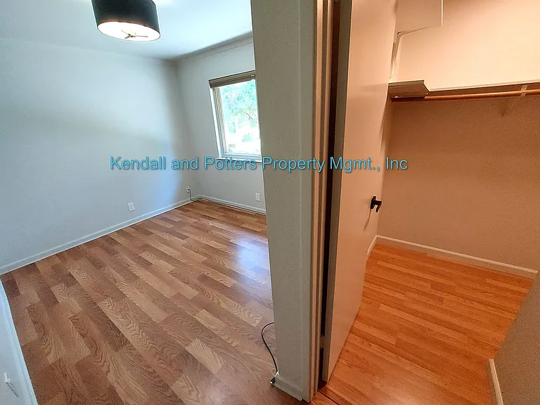 1121 Sutherland Ln #1 — Photo 10