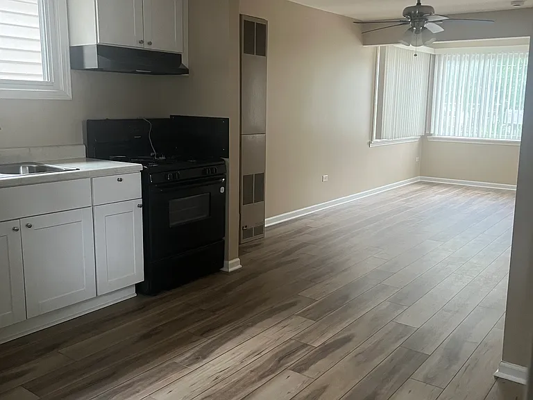 Kitchen area, dining room and living room