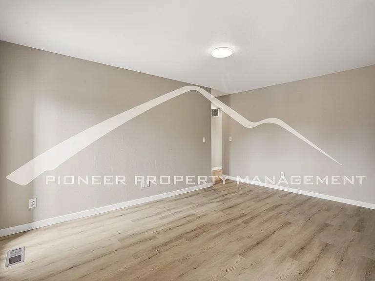 2301 E Fremont Ave #S02 — Photo 10