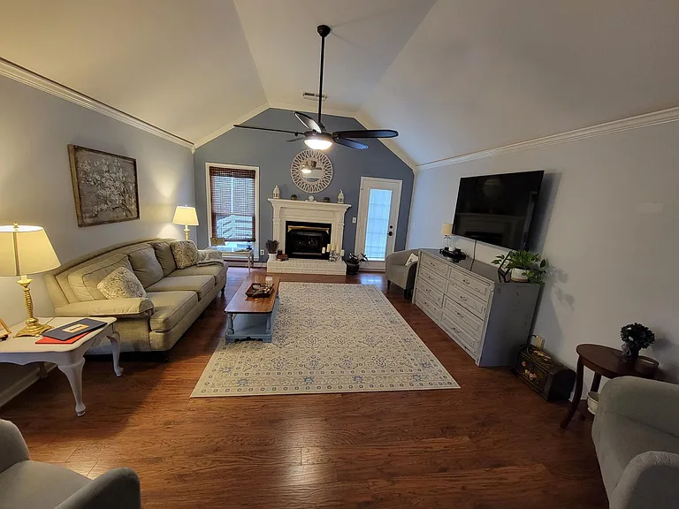 485 Marion Dr — Photo 6