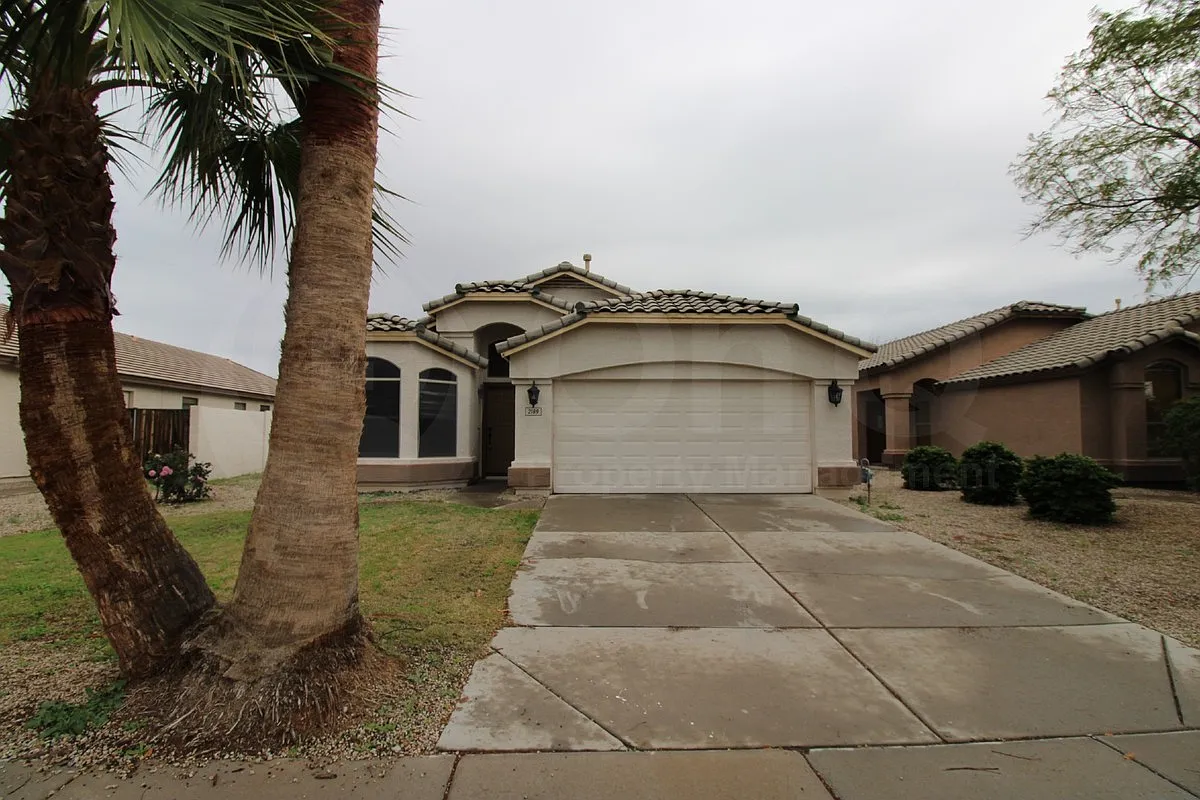 3 bed, 2.0 bath, 1655 sqft, $2,199 — Photo 2
