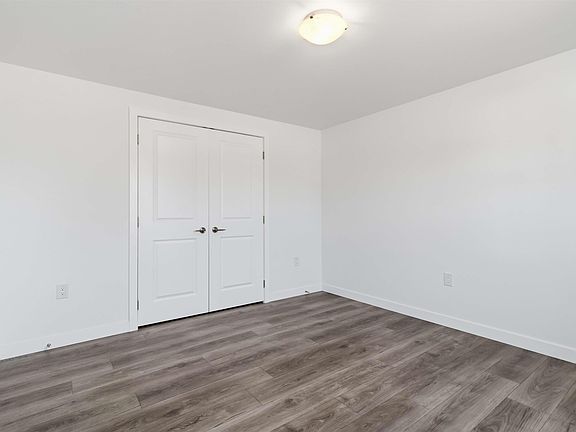 5th image of 7 Pebble Lane West St