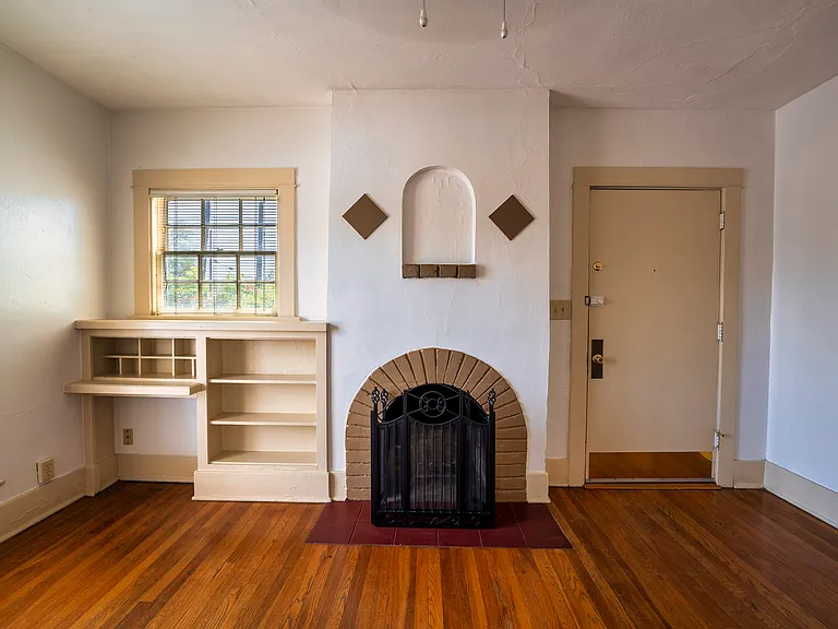 210 E 2nd St #4 — Photo 6