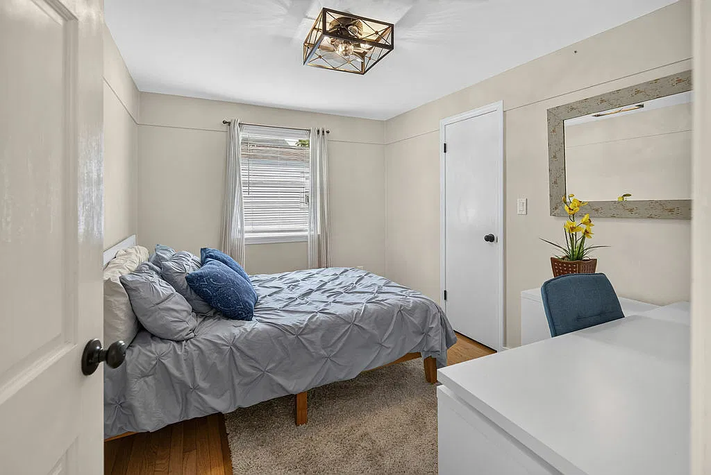 3 bed, 2.0 bath, 1344 sqft, $3,500 — Photo 4