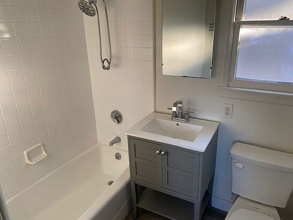 4th image of 5086 1/2 Hermosa Ave #5084