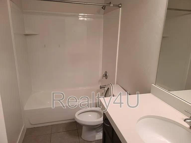 44 W 470 N — Photo 11