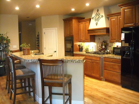 Breakfast Bar/Pantry