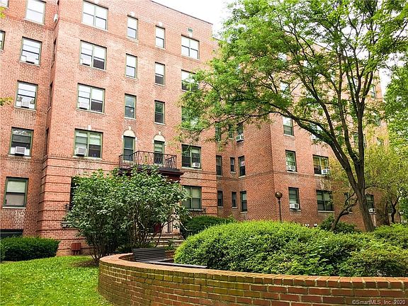 2nd image of 100A Hoyt St #4D