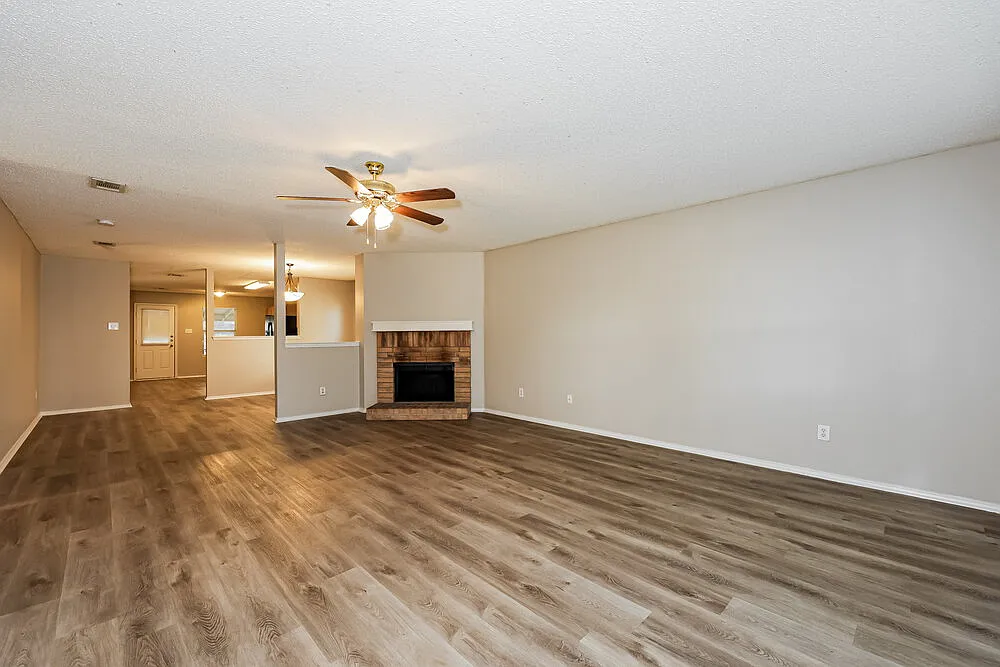 3 bed, 2.0 bath, 1859 sqft, $2,005 — Photo 4