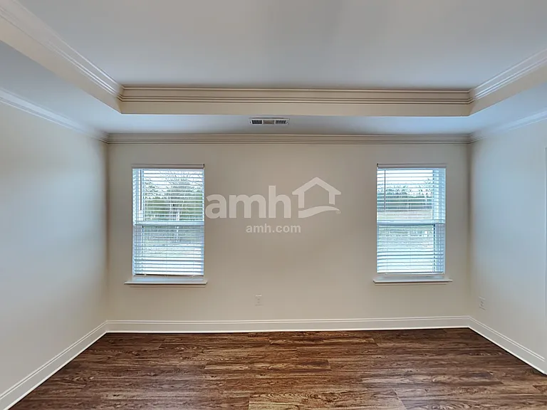 1357 Lomond Dr — Photo 10