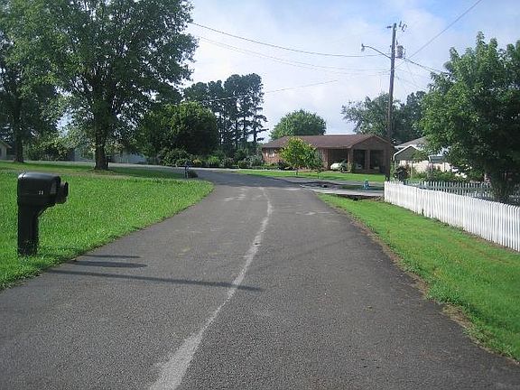 3rd image of 125 Bradley Dr
