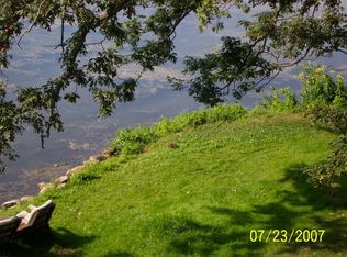 S68W18105 Island Dr, Muskego, WI 53150