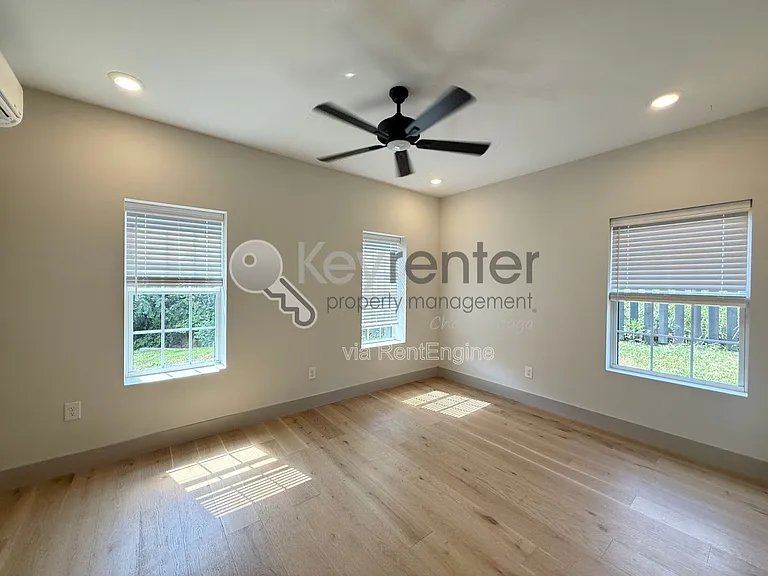 1072 Amelia Ct — Photo 23
