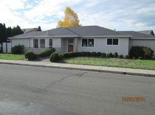 1275 Circlewood Dr, Central Pt, OR 97502