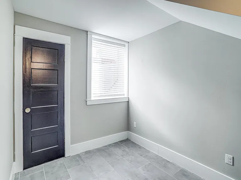 425 N Arthur Ashe Blvd #B — Photo 17