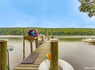 11 Stanton St, Waterford, CT 06385
