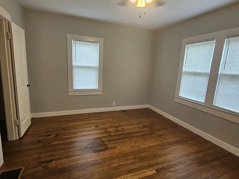 1060 Mulberry St — Photo 3